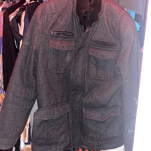 Jacket 🧥 Lrg grey and black zipper very nice condition - Picture 2 of 2